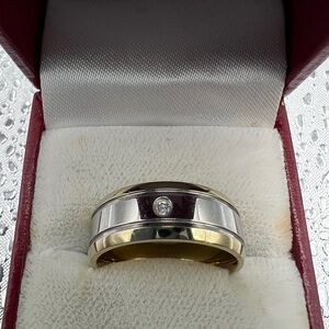 Men’s 316L Stainless Steel Size 9 Simulated Diamond Chip Polished Band